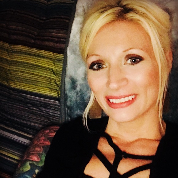 Hi I’m Kasie! Please let me know if I can help. - Picture 2 of 3